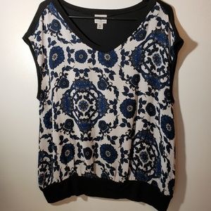 Beautiful Sheer Print Top! Size L
